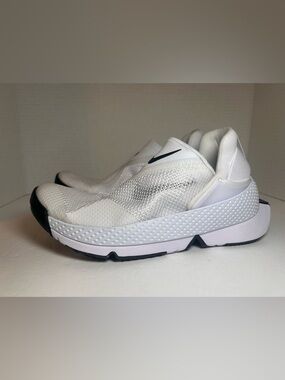 New without box Nike Go FlyEase "White/Black" Women's Shoe Size 6 DR5540-102